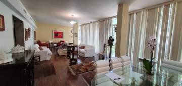 Apartamento de 200 m², com quatro dormitórios na quadríssima no quadrilátero de Ipanema. - IPV4032
