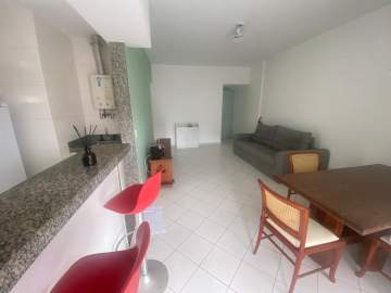 Ótima localização - Apartamento de 65 m², frontal com varandão, um quarto, cozinha americana, banheiro, internet, ar condicionado, uma vaga de garagem, portaria e segurança 24 horas - IPF1059