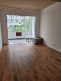 Ótima localização - Sala com varanda interna, três quartos, um banheiro social e cozinha completa - IPV3264