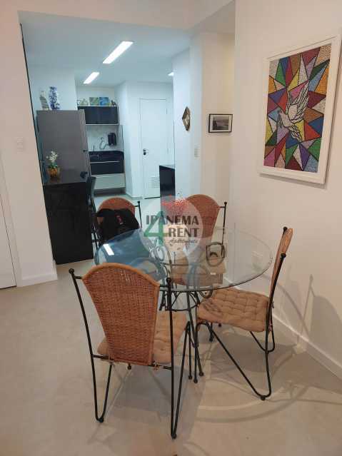 Conheça 02. do imóvel - Sala dois quartos, dois banheiros sendo uma suíte, cozinha com área de serviço integrada, portaria 24 horas, uma vaga de garagem na escritura. - IPV2219 - 4 02. - 4