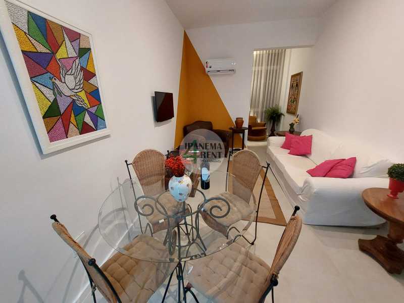 Conheça 04. do imóvel - Sala dois quartos, dois banheiros sendo uma suíte, cozinha com área de serviço integrada, portaria 24 horas, uma vaga de garagem na escritura. - IPV2219 - 2 04. - 2