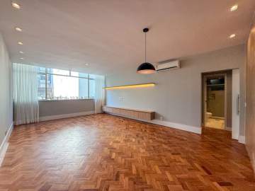 Ótima localização - Apartamento todo reformado, sala em dois ambientes, projeto exclusivo de arquiteto com o projeto de iluminação e totalmente climatizado - IPV3273