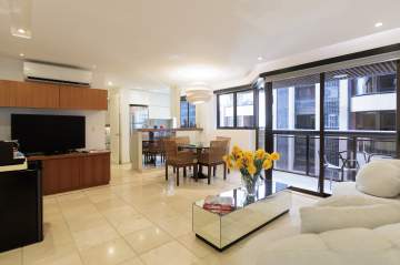 Ótima localização - Apartamento luxuoso muito bem localizado em Ipanema, bem mobiliado (fino trato) - IP2065