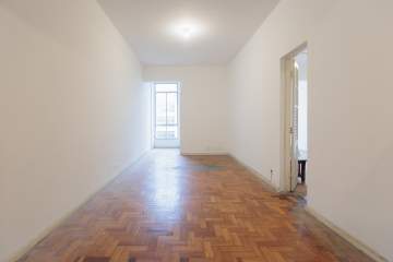 Documentação OK. - Apartamento à venda, andar alto, frontal, excelente localização, sala, dois quartos, 70 m², copa-cozinha, área de serviço e dependência completa. Imóvel vazio e entrega imediata. - IPV2238