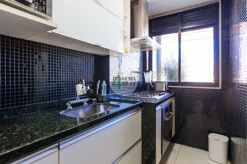 Conheça 19 do imóvel - Cobertura Duplex, três suítes, totalizando três banheiros, uma cozinha, duas salas, sendo as duas com sacada. - IPF3045 - 10 19 - 10