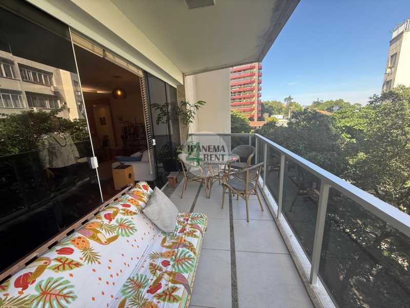 Conheça 01.2. do imóvel - Apartamento com salão em dois ambientes, 190 m², três quartos sendo uma suíte, três banheiros, duas varandas, copa cozinha e área de serviço. R$ 2.600.000,00 (NEGOCIÁVEIS) - IPV3279 - 3 01.2. - 3