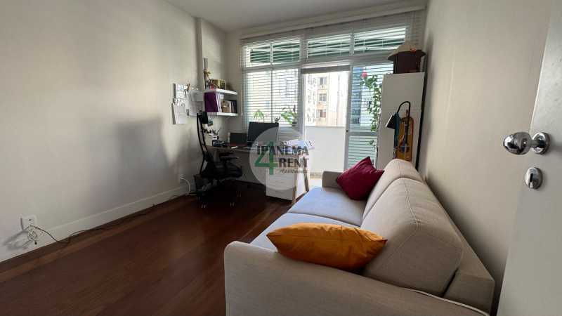 Conheça 13. do imóvel - Apartamento com salão em dois ambientes, 190 m², três quartos sendo uma suíte, três banheiros, duas varandas, copa cozinha e área de serviço. R$ 2.600.000,00 (NEGOCIÁVEIS) - IPV3279 - 15 13. - 15