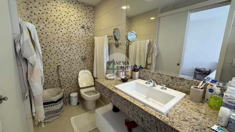 Conheça 23. do imóvel - Apartamento com salão em dois ambientes, 190 m², três quartos sendo uma suíte, três banheiros, duas varandas, copa cozinha e área de serviço. R$ 2.600.000,00 (NEGOCIÁVEIS) - IPV3279 - 28 23. - 28