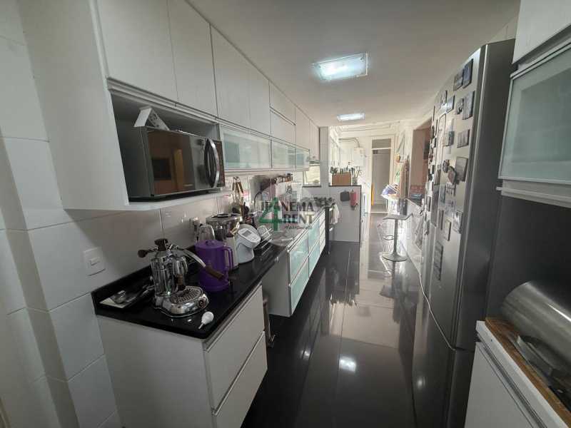 Conheça 28. do imóvel - Apartamento com salão em dois ambientes, 190 m², três quartos sendo uma suíte, três banheiros, duas varandas, copa cozinha e área de serviço. R$ 2.600.000,00 (NEGOCIÁVEIS) - IPV3279 - 30 28. - 30
