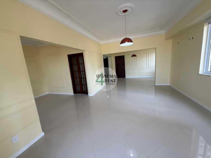Conheça 04. do imóvel - Excelente apartamento localizado na Avenida Atlântica, esquina com a Rua Djalma Ulrich, em uma das melhores localizações da orla de Copacabana. - IP3059 - 4 04. - 4