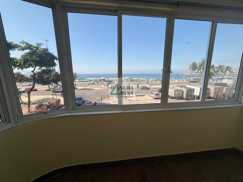 Conheça 11. do imóvel - Excelente apartamento localizado na Avenida Atlântica, esquina com a Rua Djalma Ulrich, em uma das melhores localizações da orla de Copacabana. - IP3059 - 11 11. - 11