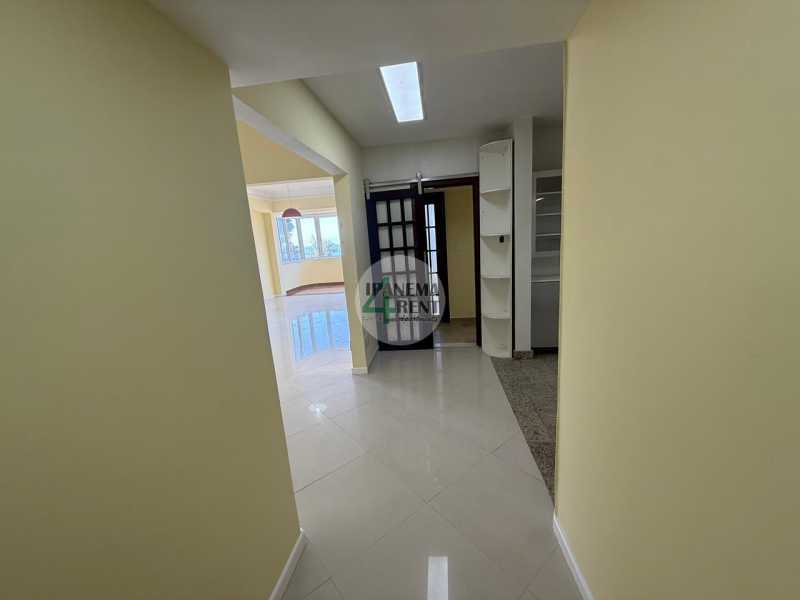 Conheça 17. do imóvel - Excelente apartamento localizado na Avenida Atlântica, esquina com a Rua Djalma Ulrich, em uma das melhores localizações da orla de Copacabana. - IP3059 - 17 17. - 17