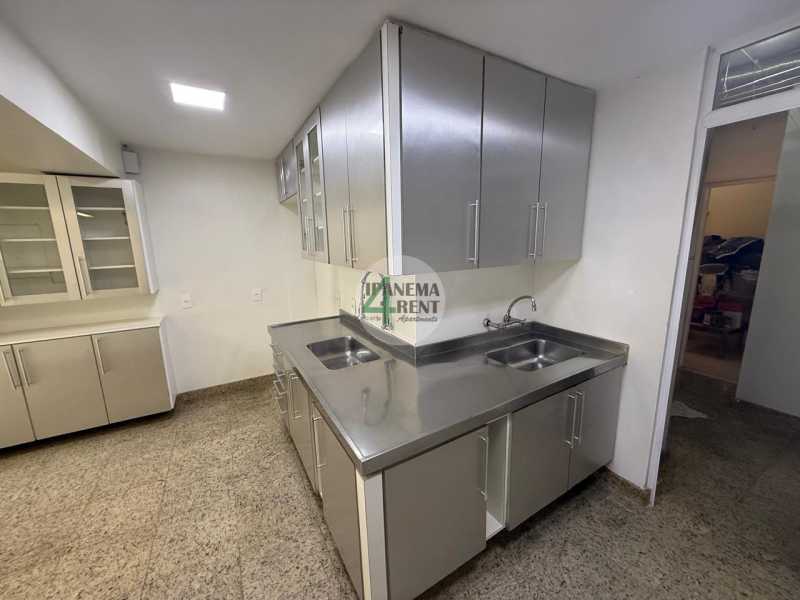 Conheça 30. do imóvel - Excelente apartamento localizado na Avenida Atlântica, esquina com a Rua Djalma Ulrich, em uma das melhores localizações da orla de Copacabana. - IP3059 - 29 30. - 29