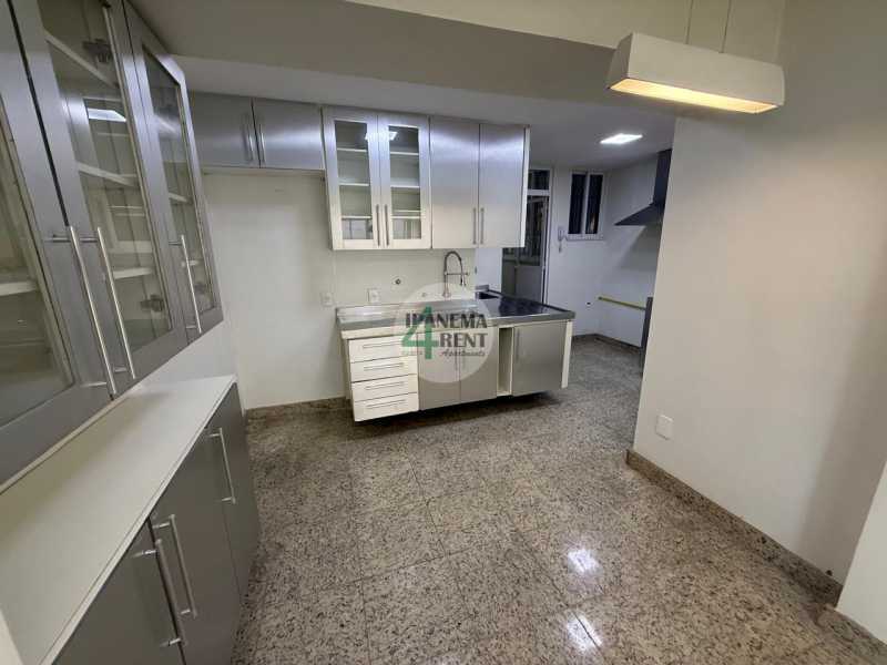 Conheça 31. do imóvel - Excelente apartamento localizado na Avenida Atlântica, esquina com a Rua Djalma Ulrich, em uma das melhores localizações da orla de Copacabana. - IP3059 - 30 31. - 30