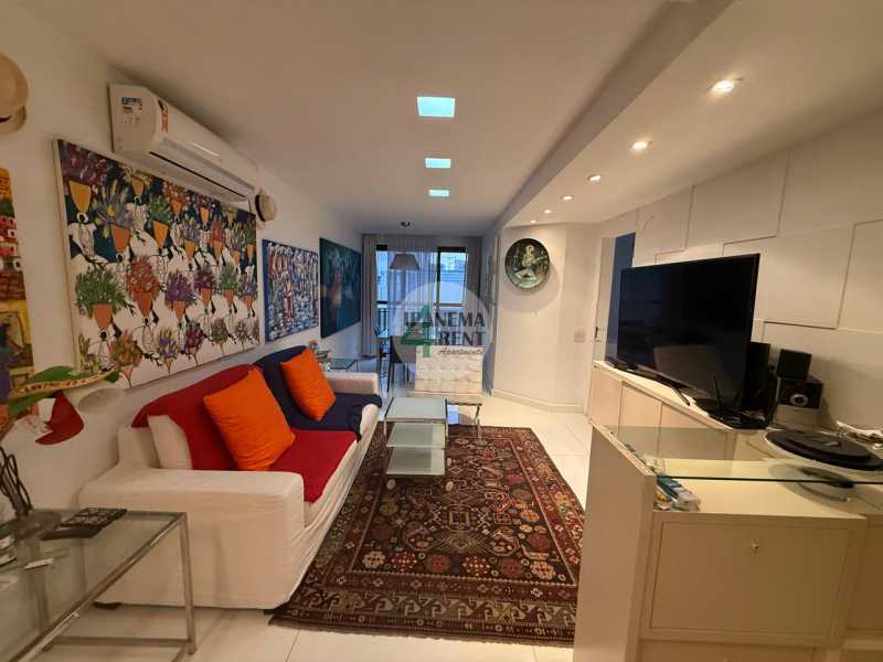 Conheça 02. do imóvel - Excelente apartamento reformado a uma quadra da Praia de Ipanema! - IPV2245 - 2 02. - 2