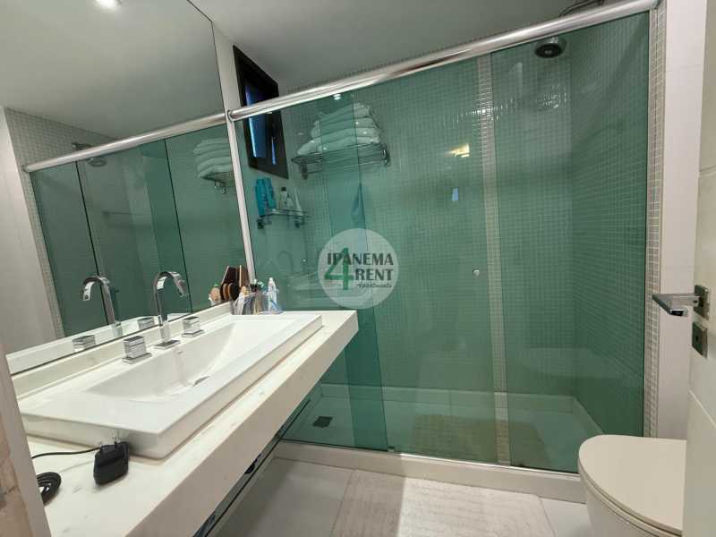 Conheça 10. do imóvel - Excelente apartamento reformado a uma quadra da Praia de Ipanema! - IPV2245 - 10 10. - 10