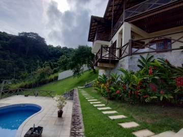 CASA COM 04 SUÍTES E VISTA PARA O MAR - ILCA40117