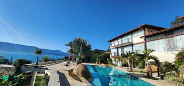 ACEITA PERMUTA - CASA COM 180 GRAUS DE VISTA PARA O MAR EM ILHABELA - ILCN60006