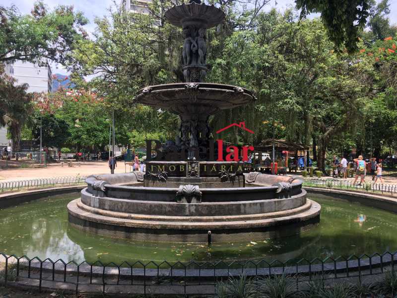 Praça Xavier de Brito - 17