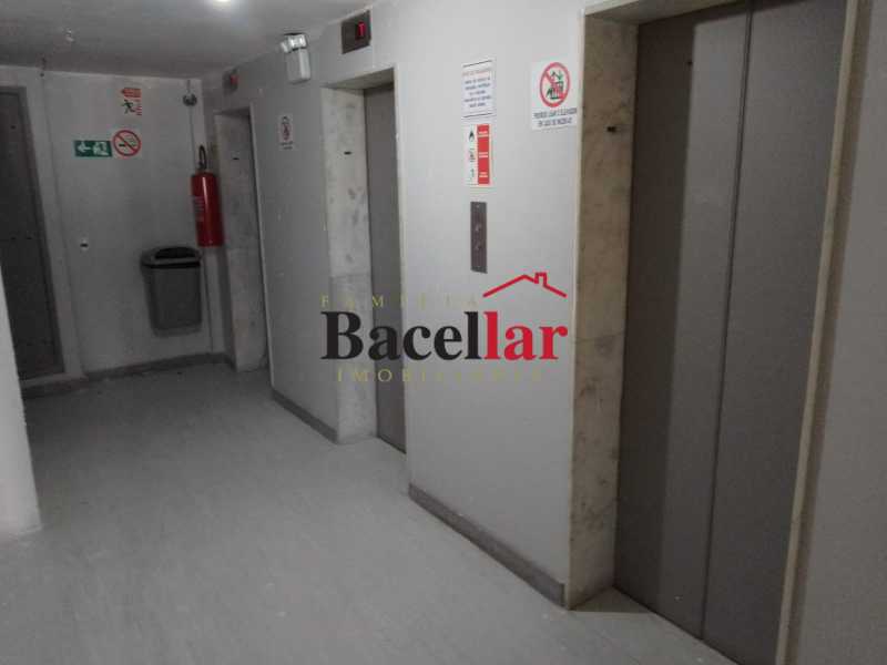 HALL ANDAR F1. - 3