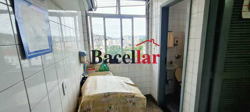 Área de Serviços - 20