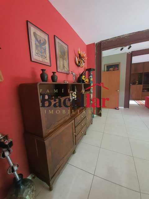 D39FDF9F-A0C0-4537-BBF1-455FF4 - 19
