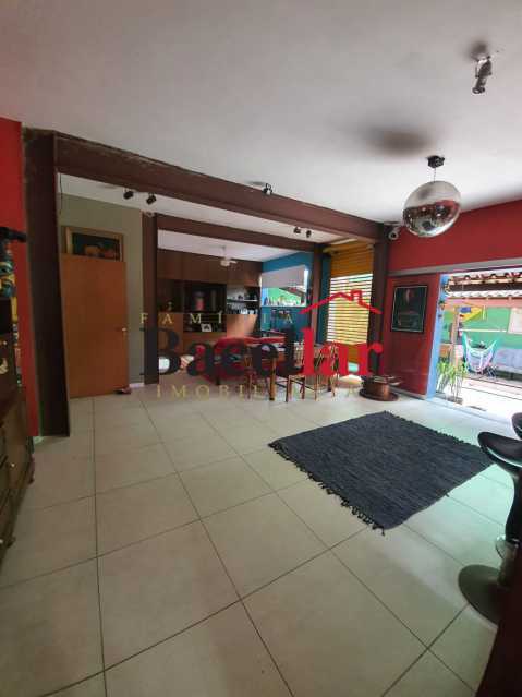 60DBD036-D316-4F89-A585-8A64E9 - 20
