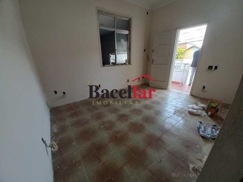 SALA - 6