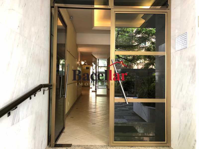 entrada do prédio - 22