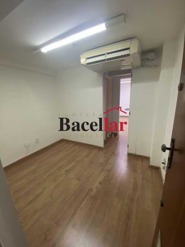 0AF84ABF-3572-477F-ADF7-108614 - 1