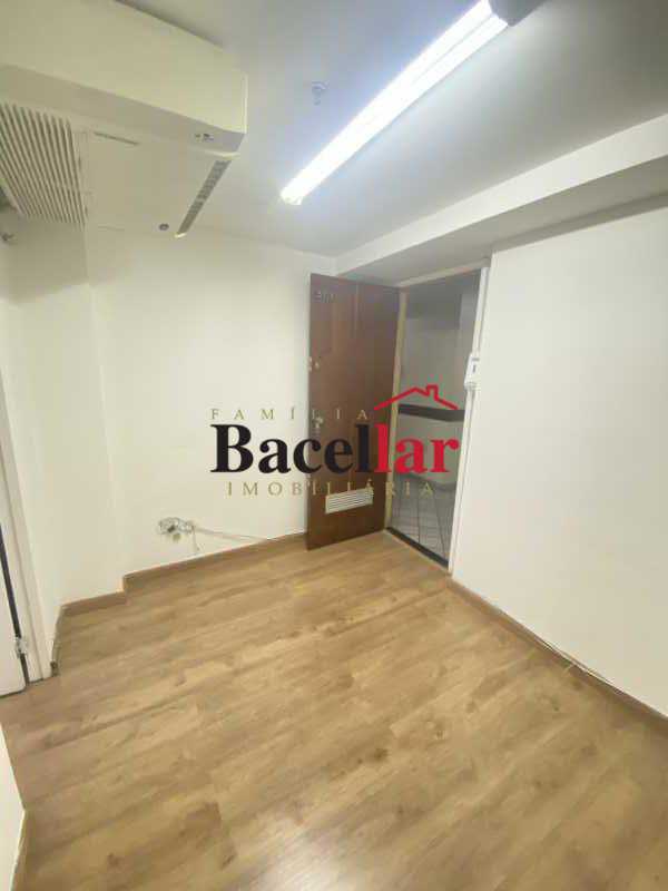 DEBBCF9B-64E5-4899-9894-FAD0EB - 6