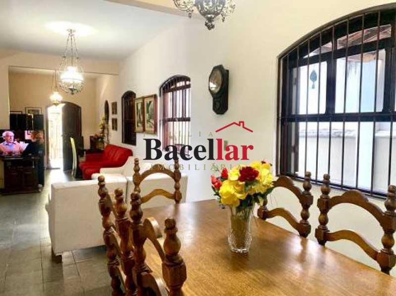 casa-com-4-quartos-a-venda-298 - 2