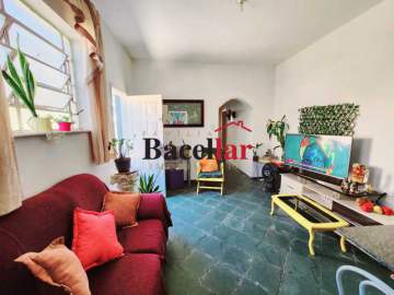 Ótima localização - CASA DE RUA - RICA30107