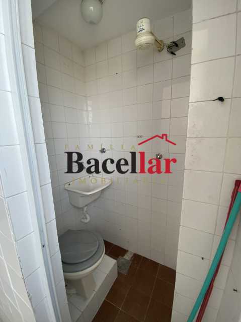 13 BANHEIRO DE SERVIÇO - 13