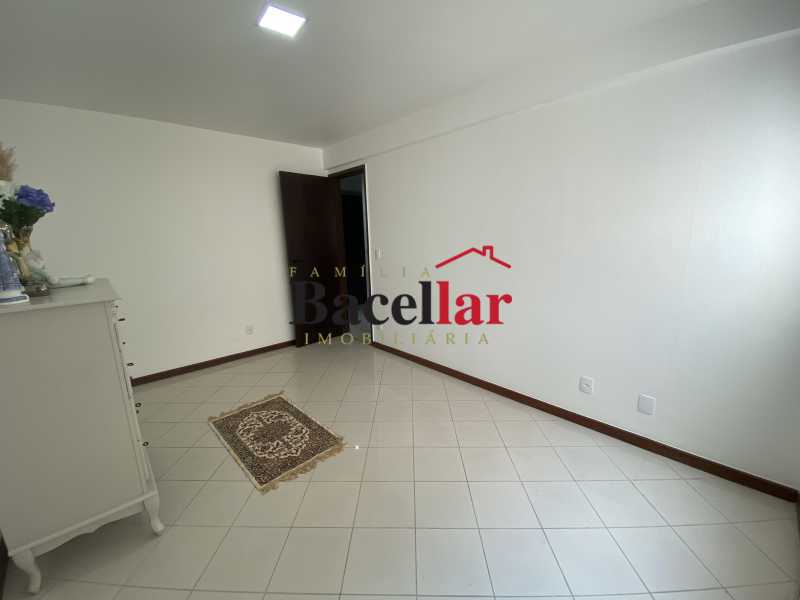 9BA881BC-C3AB-4227-8055-BF9B49 - 13