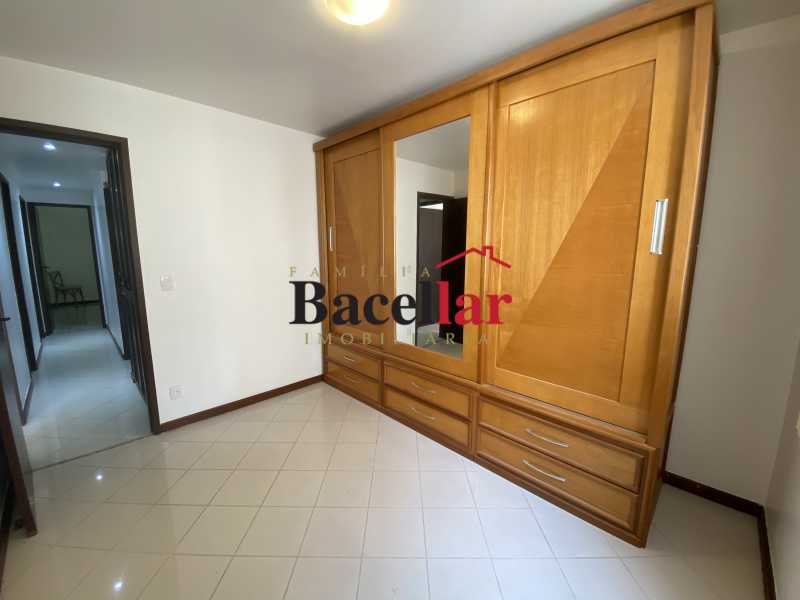 EDBA72E4-7F18-414A-B11A-CF9C9B - 15