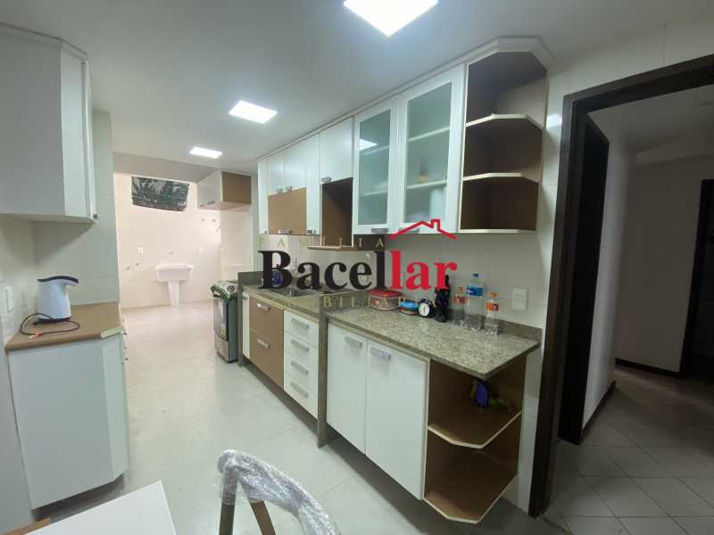 C5ACF8AE-09CD-4796-83E8-FB9958 - 20