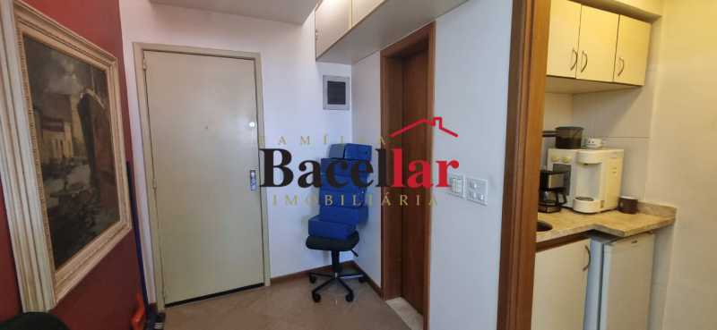 ad094989-3bc5-45c0-ab7a-562436 - 9