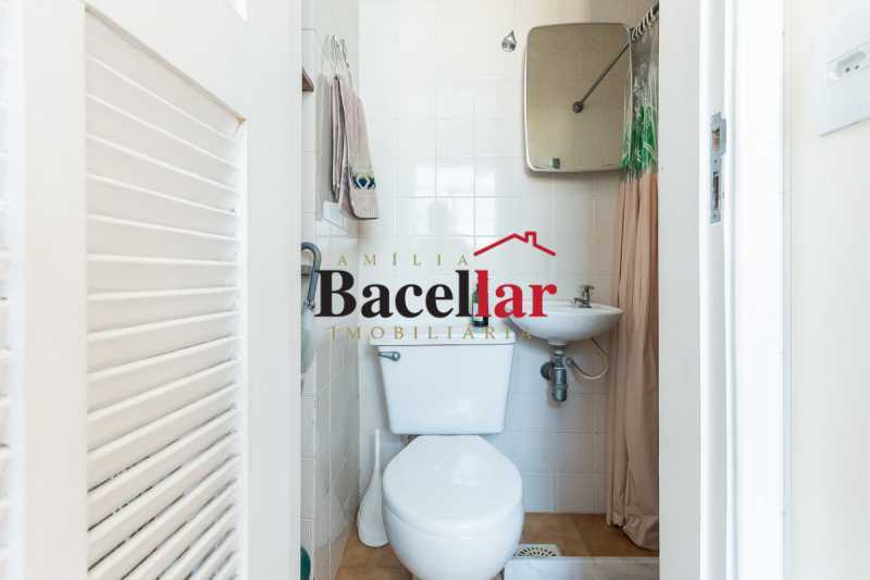 9_Quarto e banheiro de serviç - 23