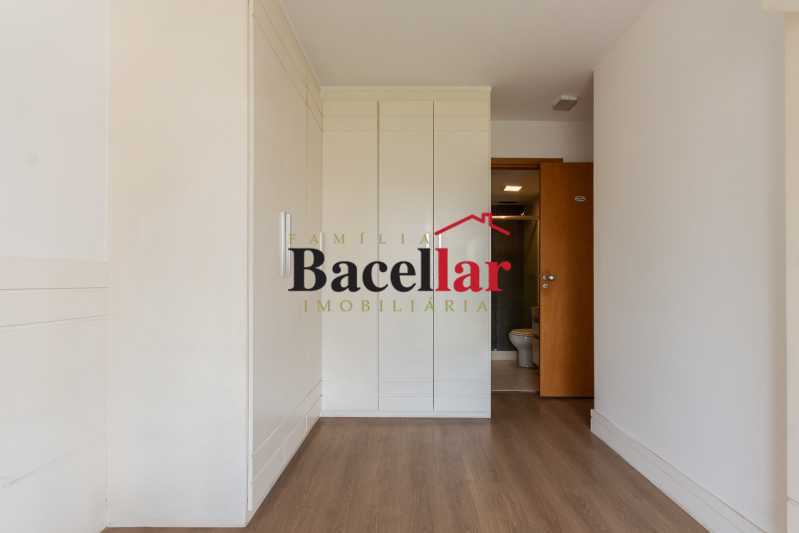 11-727015_quarto_1 - 10