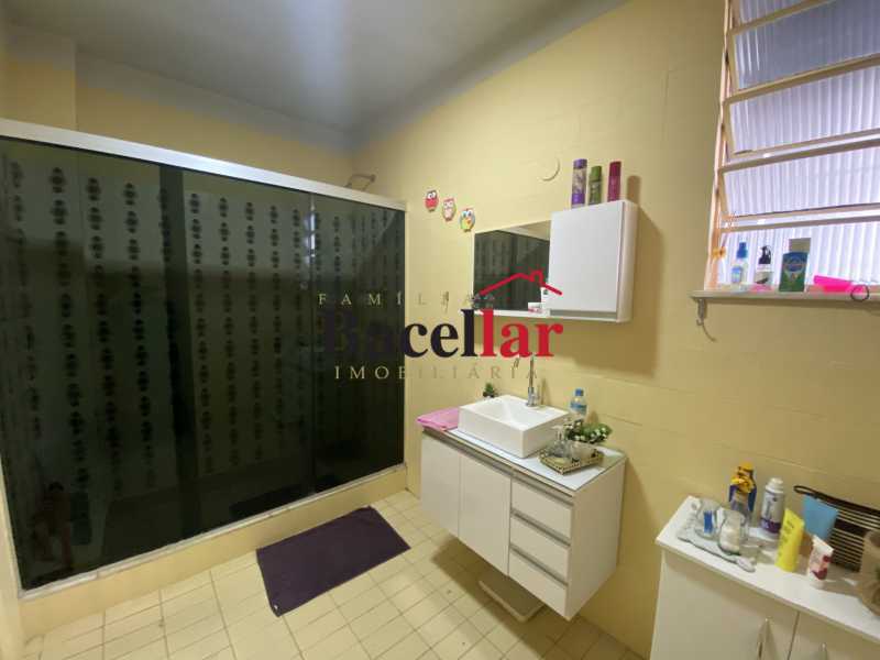 FCA11C76-5EE7-4D38-AA5C-BB395C - 21
