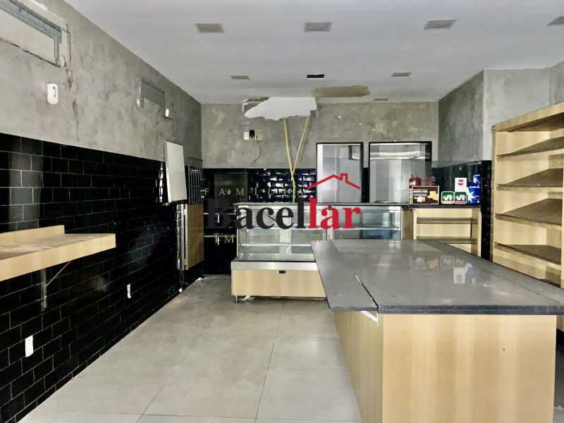1CE771EC-1944-40E1-8789-EDEA20 - 7