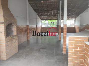 Ótima localização - CASA DE RUA 3 QUARTOS EM QUINTINO - MECA30032