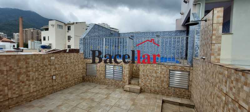 Terraço com Piscina - 27