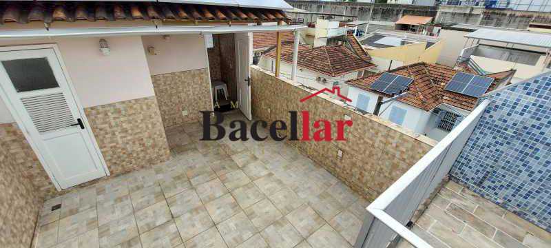 Terraço com Piscina - 28
