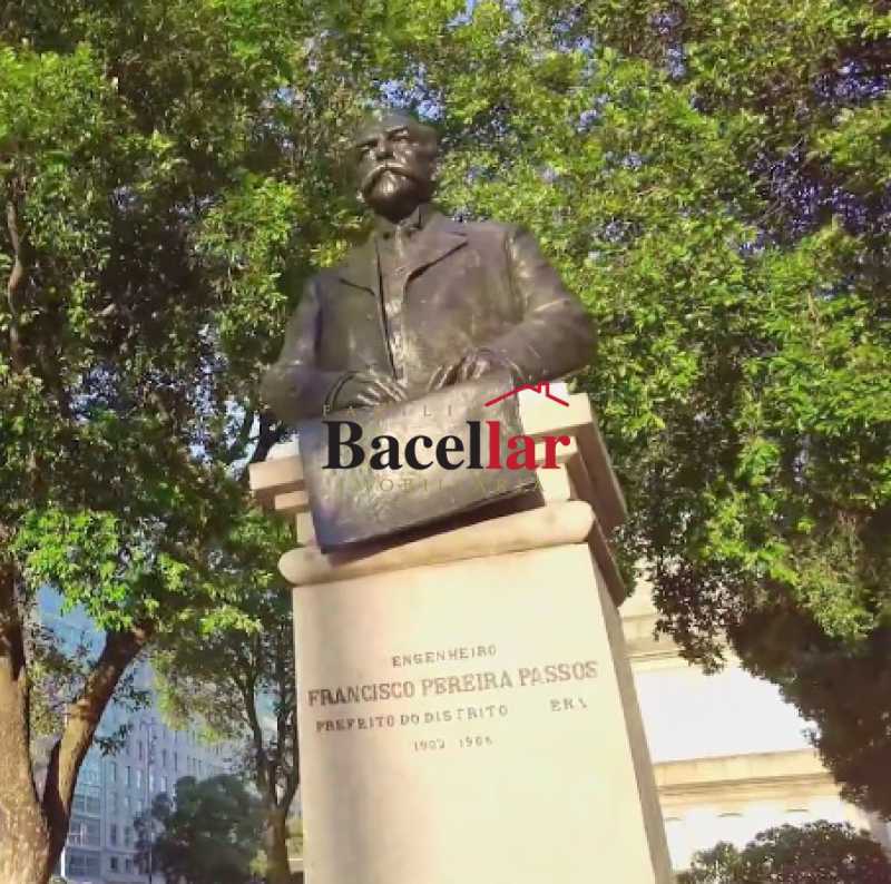 Busto Praça da Candelária - 20