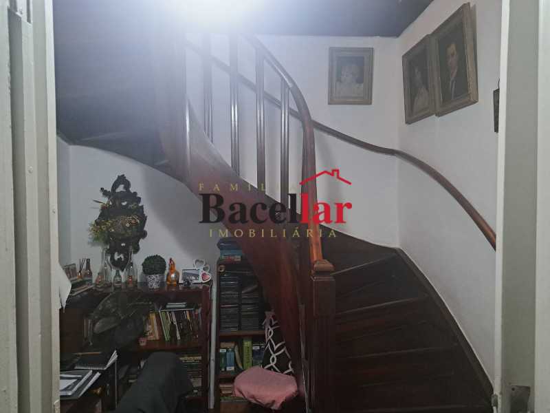 8     Acesso ao 2º Piso - 8