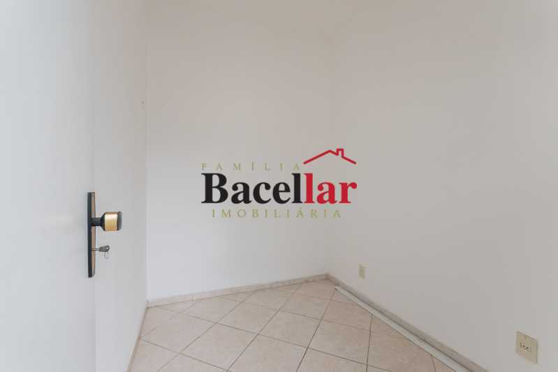 9_Quarto e Banheiro de serviç - 26