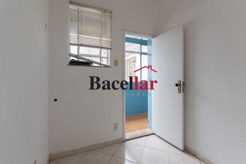 9_Quarto e Banheiro de serviç - 27