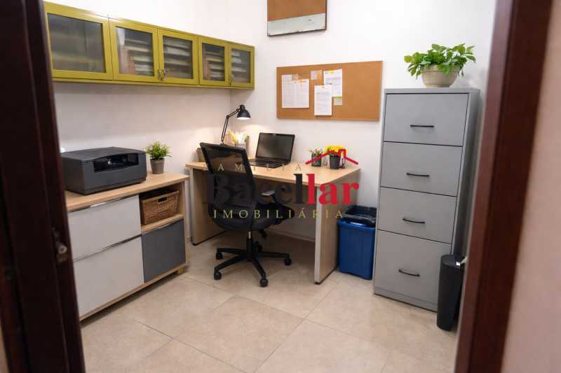 Escritório moderno e organiza - 11